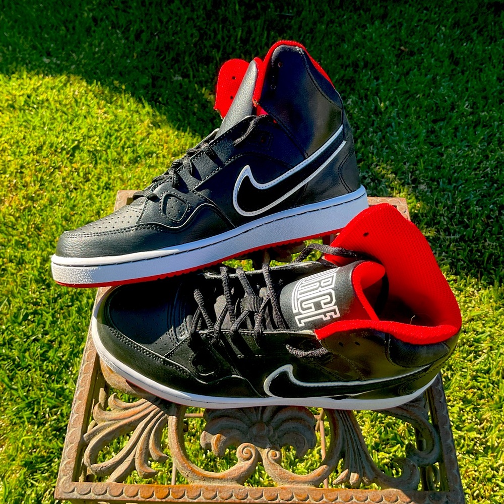 Nike Son of Force Mid Black and Red Mid-Top Sneakers boys. Swoosh logo size 6Y